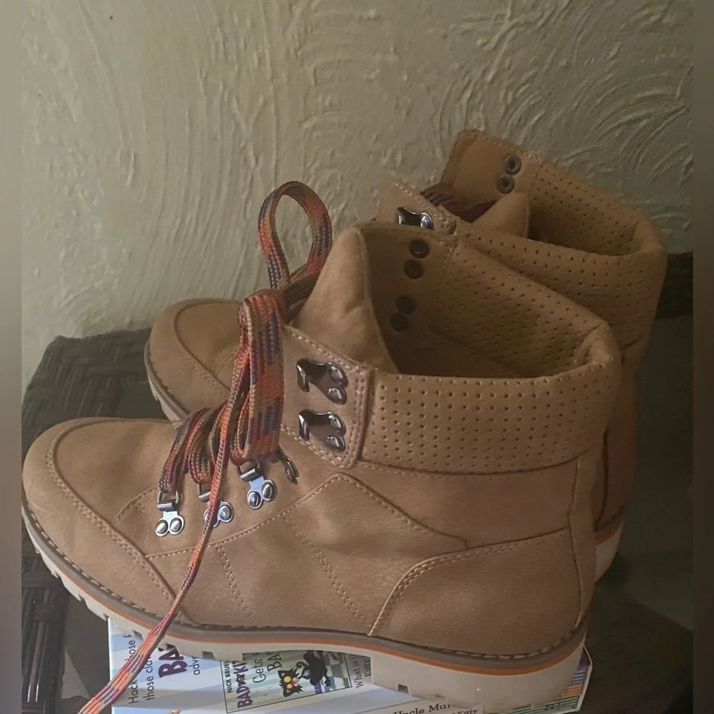 Crown Vintage Boots